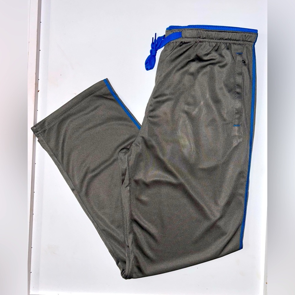 TOTNMC Men’s lightweight workout sweatpants open bottom athletic track pants.